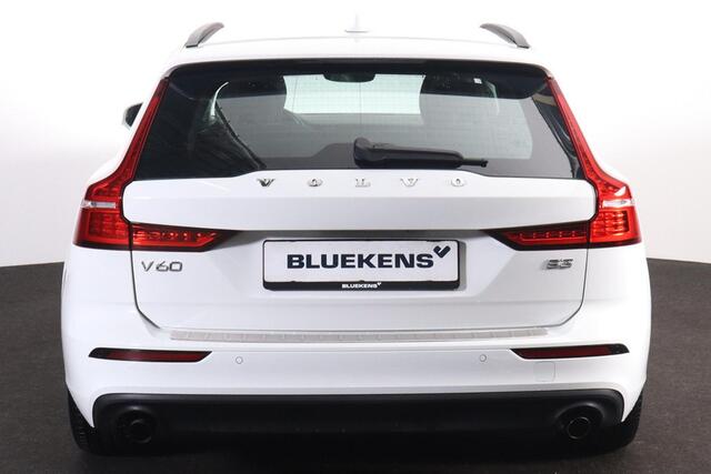 Volvo V60 B3 Momentum Advantage - IntelliSafe Assist & Surround - Parkeercamera achter - Verwarmde voorstoelen & stuur - Parkeersensoren voor & achter - Apple Carplay & Android Auto - Elektr. inklapbare trekhaak - 17' LMV