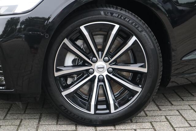 Volvo V60 2.0 T6 Plug-in hybrid AWD Plus Dark | 360* Camera| Harman Kardon audiosysteem| Stoelverwarming voor + achter| Stuurwielverwarming| Verwarmbare voorruit| Semi- elektrisch inklapbare trekhaak|