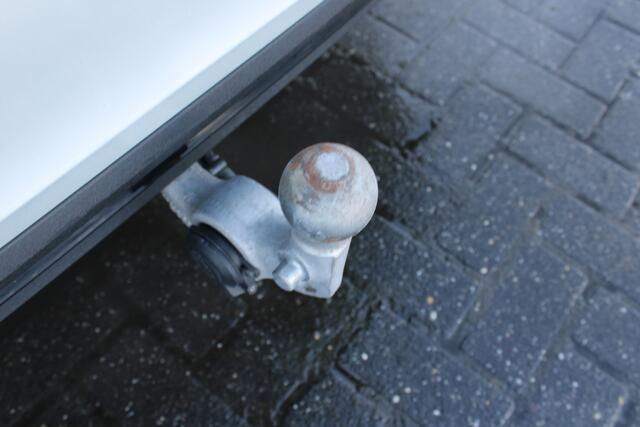 Volvo V60 T4 Automaat Momentum Pro | Trekhaak | Schuif/kanteldak | Verw. Voorstoelen | Getint glas | 18" LMV