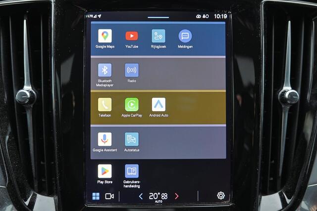 Volvo V60 B3 Essential Edition - Parkeercamera achter - Parkeersensoren voor & achter - Draadloze tel. lader - High Performance audio - Cruise control - Elektr. inklapbare trekhaak - 17' LMV