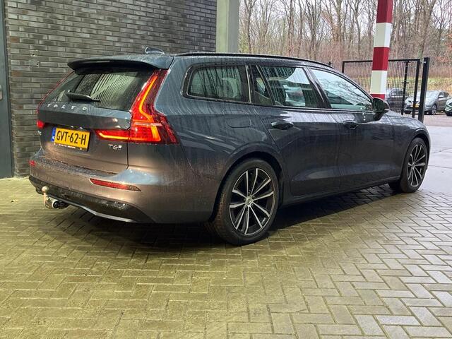 Volvo V60 T6 Plug-in hybrid Plus Dark | Panoramadak | Trekhaak | ACC | 360° Camera | Stoel+Stuurverwarming
