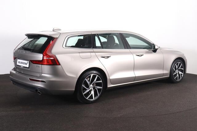 Volvo V60 T5 Momentum - IntelliSafe Assist & Surround - Parkeersensoren voor & achter - Apple Carplay & Android Auto - High Performance audio - 18' LMV