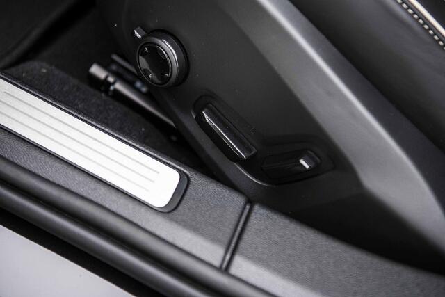 Volvo V60 2.0 T8 Plug-in hybrid AWD Plus Performance Edition Dark | Panoramadak | 19" | Polestar Tuning | Sportstoelen | Donker Glas |