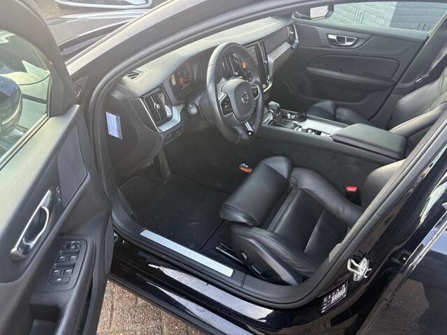 Volvo V60 2.0 T5 Inscription 250PK! | LED| Climate control | Cruise control | Verwarmde voorstoelen | achterbank verwarming | Leder | Zitvlak verlengers | DAB Radio | AppleCarPlay |