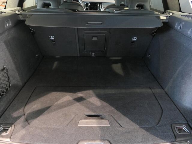 Volvo V60 2.0 B3 Core - Occasion Lease vanaf ¤664 p/m - Verwarmde voorruit / (achter)stoelen & stuur - Camera - getinte ramen achter