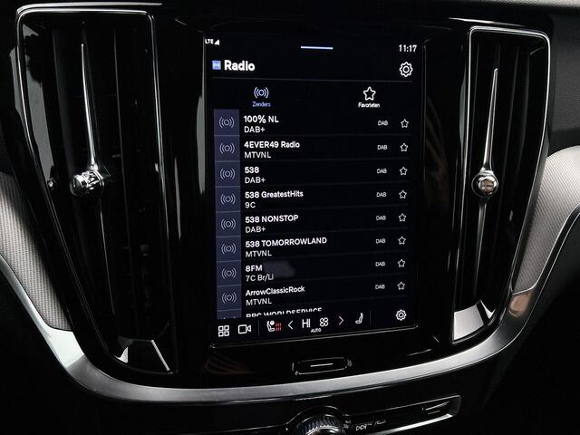 Volvo V60 T6 Recharge AWD Plus Dark - IntelliSafe Assist & Surround - 360º Camera - Harman/Kardon audio - Verwarmde voorstoelen, stuur & achterbank - Parkeersensoren voor & achter - Elektr. bedienb. voorstoelen met geheugen - Elektr. inklapbare trekhaak - 18' LMV