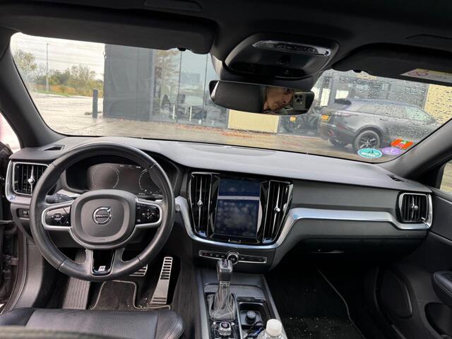 Volvo V60 2.0 T5 R-Design | Schuif/kantel Panoramadak | Stoel/stuurverwaring | Leder | parkeersensoren V+A | Apple carplay/android auto | Elektr. bedienbare achterklep |