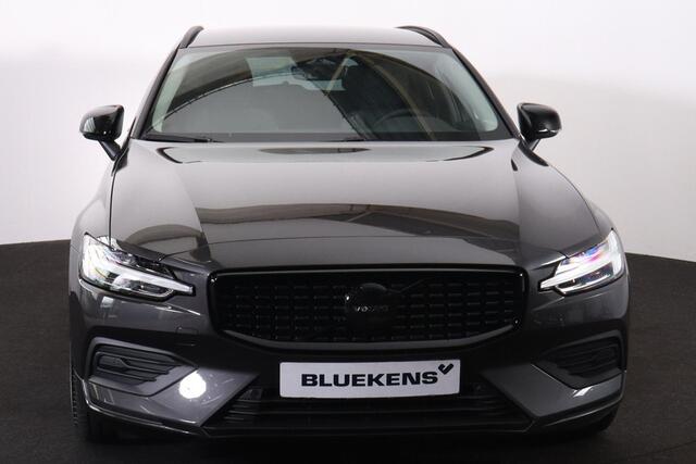Volvo V60 B4 Essential Edition - IntelliSafe Assist & Surround - Parkeercamera achter - Verwarmde voorstoelen, stuur & achterbank - Parkeersensoren achter - Draadloze tel. lader - Extra getint glas - 17' LMV