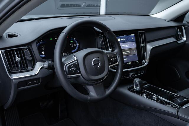 Volvo V60 T6 Plug-in hybrid AWD Essential Edition | Volvo guard | Keyless | Verstelbare lendensteunen | 18 inch lichtmetalen velgen |