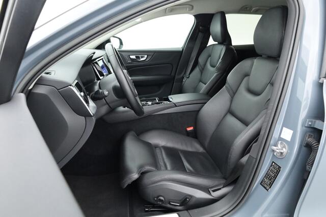 Volvo V60 2.0 T6 Plug-in hybrid AWD Plus Dark | Navi | Memory Seats | Stoel- Stuurverw. | Apple CarPlay | Camera | Keyless | 19''