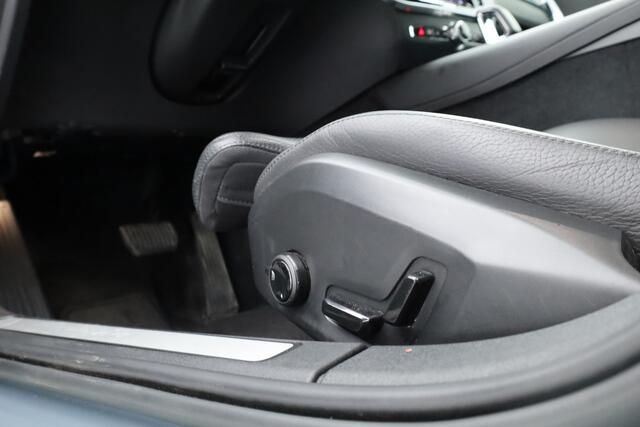 Volvo V60 2.0 T6 Plug-in hybrid AWD Plus Dark | Navi | Memory Seats | Stoel- Stuurverw. | Apple CarPlay | Camera | Keyless | 19''