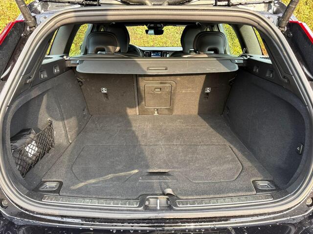 Volvo V60 2.0 T6 Plug-in hybrid AWD Plus Dark | Harman/Kardon | Stoel & Stuur verwarming | Memory | Trekhaak |