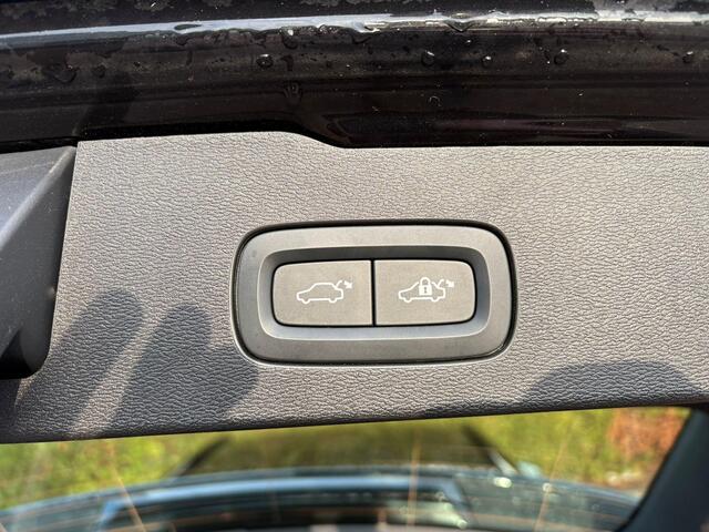 Volvo V60 2.0 T6 Plug-in hybrid AWD Plus Dark | Harman/Kardon | Stoel & Stuur verwarming | Memory | Trekhaak |