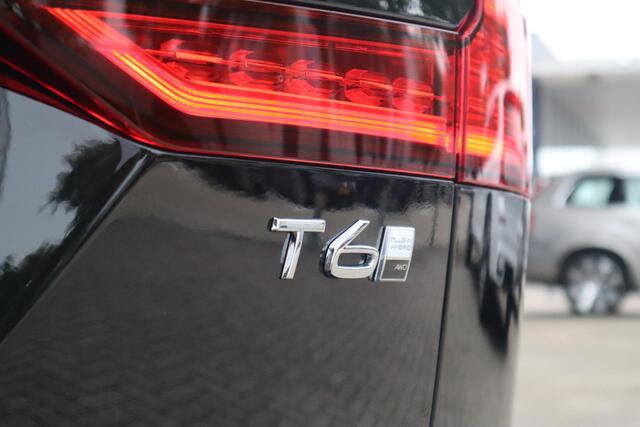 Volvo V60 2.0 T6 Plug-in hybrid AWD Plus Dark | 360* Camera| Harman Kardon audiosysteem| Stoelverwarming voor + achter| Stuurwielverwarming| Verwarmbare voorruit| Semi- elektrisch inklapbare trekhaak|