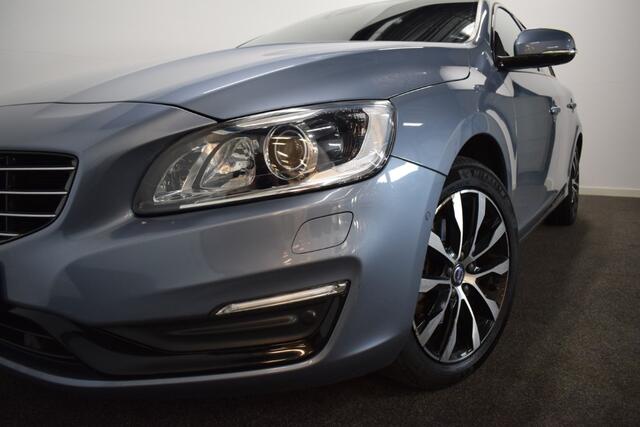 Volvo V60 T2 123pk AUT6 Polar+ Dynamic/ Trekhaak 1500kg/ Leer/ Stoel verw./ Xenon/ Navi