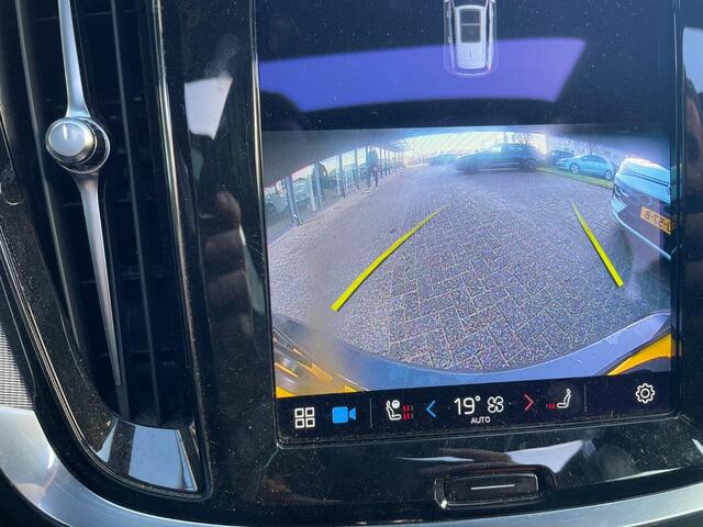 Volvo V60 2.0 B3 Plus Dark | Panoramadak | Lichtmetalen velgen 19 inch | Sportstoelen | Stoelverwarming | Apple Carplay | Android Auto | Trekhaak Wegklapbaar | Achteruitrijcamera