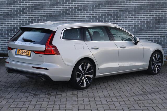 Volvo V60 2.0 T4 Momentum Pro | Adaptieve Cruise Control | Standkachel | Trekhaak | Stoel- en stuurverwarming | Actieve LED koplampen | Lederen bekleding | Achterbankverwarming | Dode hoek detectie BLIS |