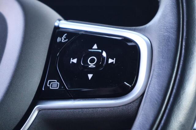 Volvo V60 2.0 T4 Momentum Pro | Adaptieve Cruise Control | Standkachel | Trekhaak | Stoel- en stuurverwarming | Actieve LED koplampen | Lederen bekleding | Achterbankverwarming | Dode hoek detectie BLIS |