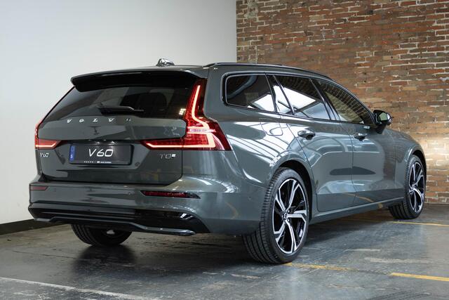 Volvo V60 T8 Plug-in hybrid AWD Ultra Dark | Bowers & Wilkins Audio | Nappa Leder met Ventilatie & Massage | Head-Up Display | Schuif/Kantel-Panoramadak | 360º Visual Park Camera | 19" Lichtmetalen Wielen
