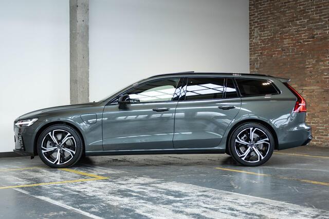 Volvo V60 T8 Plug-in hybrid AWD Ultra Dark | Bowers & Wilkins Audio | Nappa Leder met Ventilatie & Massage | Head-Up Display | Schuif/Kantel-Panoramadak | 360º Visual Park Camera | 19" Lichtmetalen Wielen