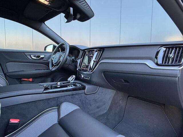 Volvo V60 2.0 T8 Plug-in hybrid AWD Plus Dark / Polestar tuning / Elek. trekhaak / Harman Kardon / Sportstoelen /