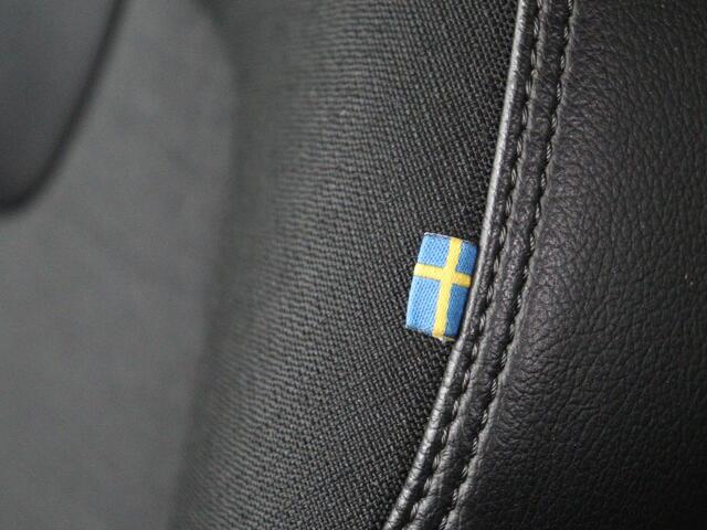 Volvo V60 2.0 D3 Momentum Pro | Trekhaak | Half leder | Carplay | Navigatie | Full LED | Cruise control | Parkeerhulp | Bluetooth