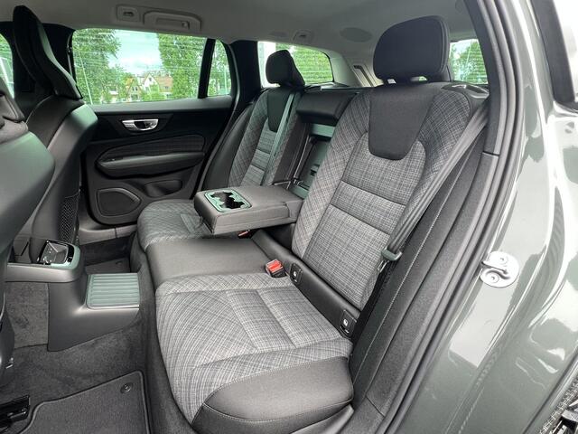 Volvo V60 2.0 T6 Plug-in hybrid AWD Business Edition PHEV, Long range, Automaat, 19 inch R-design dark wielen, Stoelverwarming voor- en achter, Stuurverwarming, Park assist voor- en achter