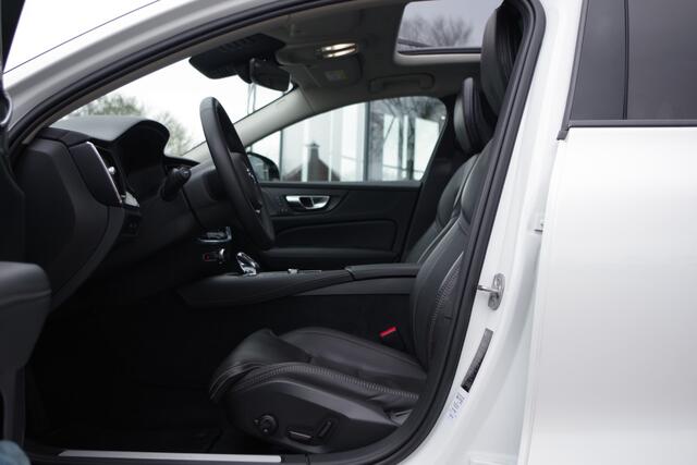 Volvo V60 2.0 T8 456 PK Plug-in Hybrid AWD Ultimate Dark Long Range, Panoramadak, Trekhaak, H/K Sound, 360 Camera,