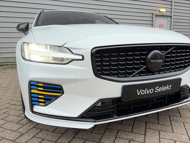 Volvo V60 T6 Plug-in hybrid AWD Plus Dark / I Love Sweden uitvoering / Exterieur Styling kit / 19" Velgen / Sport stoelen /