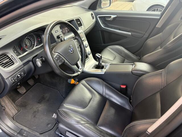 Volvo V60 2.0 T4 R-DESIGN LEER/NAVI/CRUISE/TREKHAAK/NL-AUTO