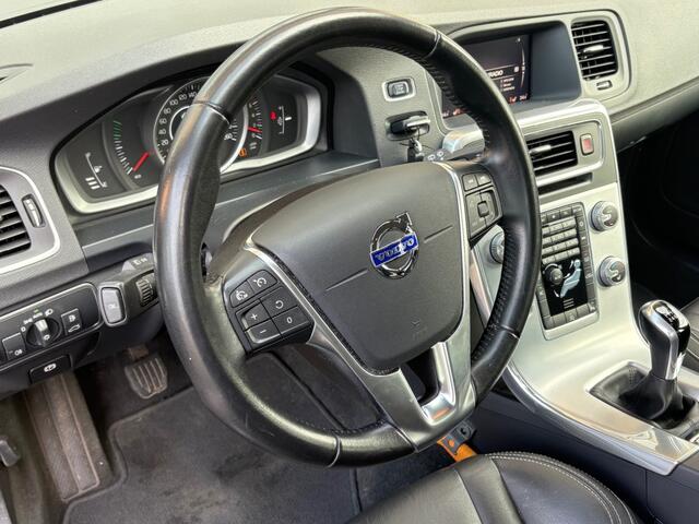 Volvo V60 2.0 T4 R-DESIGN LEER/NAVI/CRUISE/TREKHAAK/NL-AUTO
