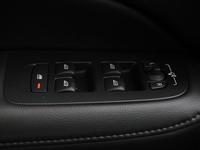 Volvo V60 2.0 B4 Momentum | Climate control | Cruise control adaptieve | Parkeersensoren | Achteruitrijd camera | LED | Verwarmde voorstoelen | Lane assist | Apple Carplay/ Android Auto