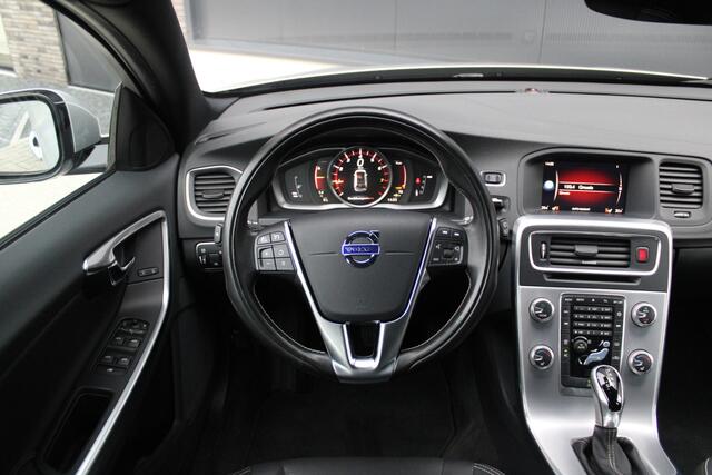 Volvo V60 1.5 T3 Polar+ Dynamic - Leder - Stoelverwarming - Trekhaak - Navi - PDC - On Call - Xenon - Rijklaar