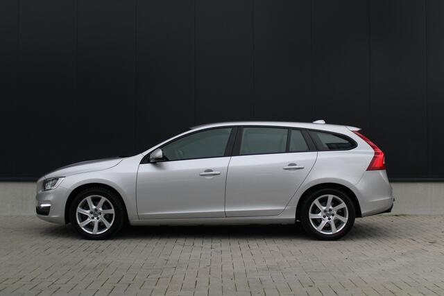 Volvo V60 1.5 T3 Polar+ Dynamic - Leder - Stoelverwarming - Trekhaak - Navi - PDC - On Call - Xenon - Rijklaar
