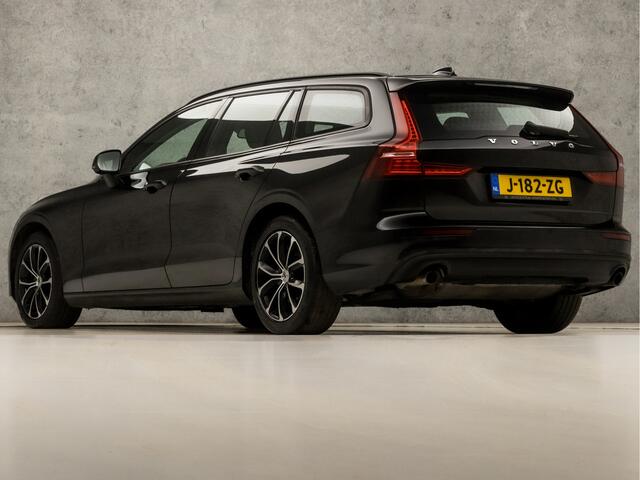 Volvo V60 2.0 B3 Momentum Sport 177Pk Automaat (APPLE CARPLAY, GROOT NAVI, PARKEERSENSOREN, SPORTSTOELEN, DAKRAILS ZWART, LED KOPLAMPEN, NIEUWE APK, NIEUWSTAAT)