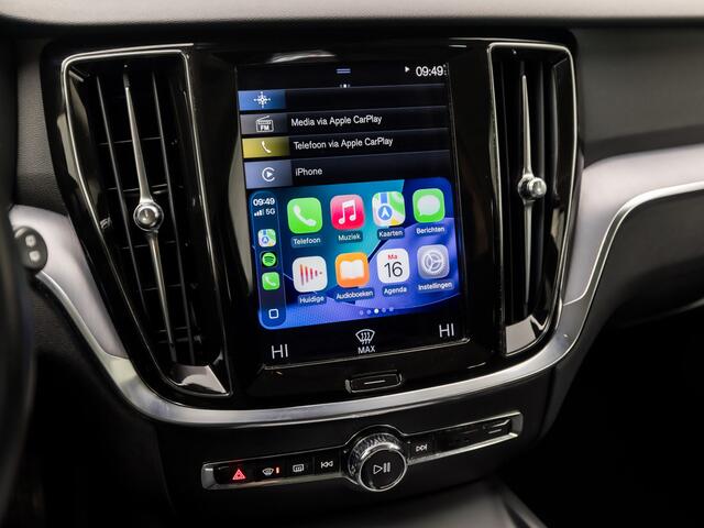 Volvo V60 2.0 B3 Momentum Sport 177Pk Automaat (APPLE CARPLAY, GROOT NAVI, PARKEERSENSOREN, SPORTSTOELEN, DAKRAILS ZWART, LED KOPLAMPEN, NIEUWE APK, NIEUWSTAAT)