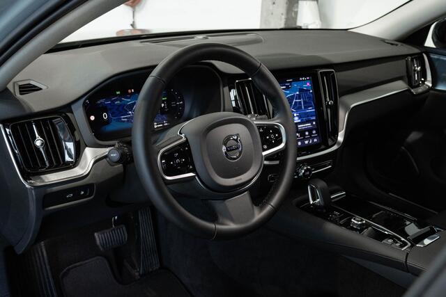 Volvo V60 T6 Plug-in hybrid AWD Plus Bright | Lederen Bekleding | Google Infotainment | Parkeercamera | Parkeersensoren voor + achter | Stoelverwarming | Stuurwielverwarming | Harman Kardon Premium Audio |