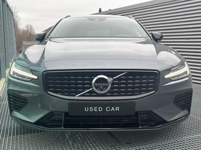 Volvo V60 2.0 T8 Recharge AWD R-Design PHEV, Automaat, Panoramadak, Head-up display, Driver assist, BLIS, Gelaagde- en getinte ramen, Stoelverwarming, Stuurverwarming, Trekhaak semi elektrisch, Harman Kardon audio
