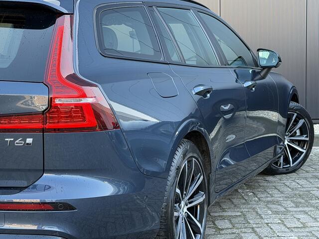 Volvo V60 2.0 T6 Plug-in hybrid AWD Plus Dark Adaptive Cruise Control / BLIS / 360 camera / Electr. stoelverstelling / Stoel-, stuur-, voorruit verwarming / Keyless drive /