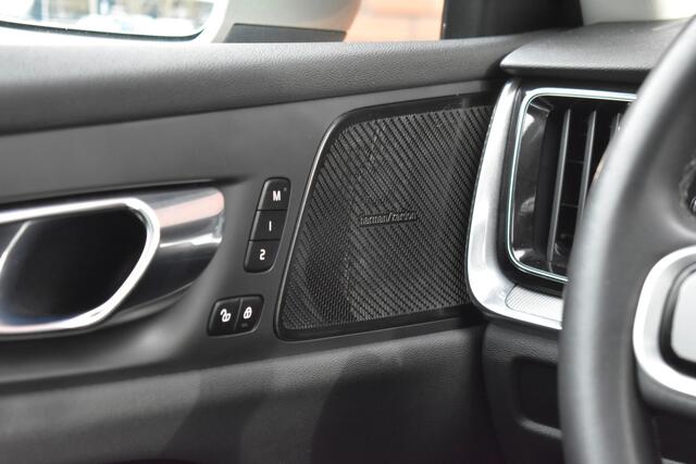 Volvo V60 B3 177PK Plus Bright | Schuif-kanteldak | Trekhaak | Harman/Kardon |