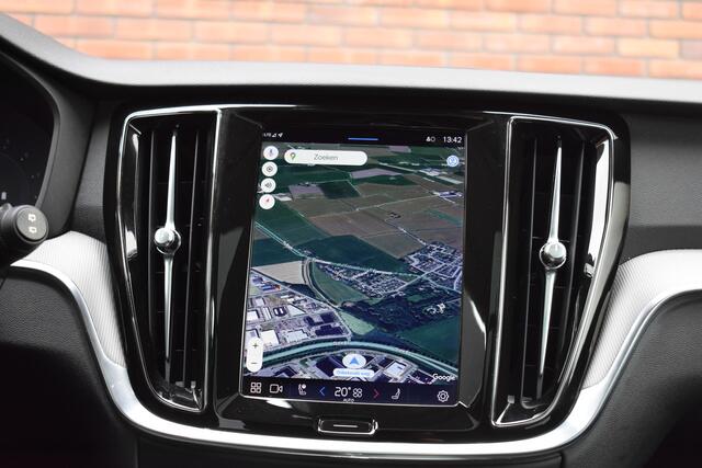 Volvo V60 B3 177PK Plus Bright | Schuif-kanteldak | Trekhaak | Harman/Kardon |