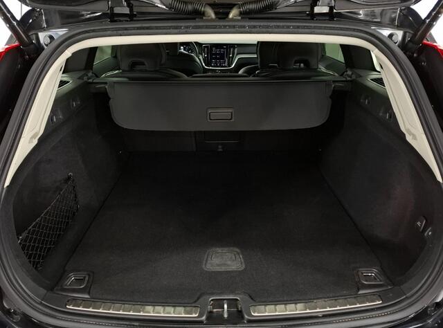 Volvo V60 2.0 B3 Inscription | Achteruitrijcamera | Parkeersensoren | Trekhaak | Lederen Bekleding | BLIS | Cruise Control Adaptief | Lichtmetalen Velgen 18 inch | Keyless Entry | Stoelverwarming