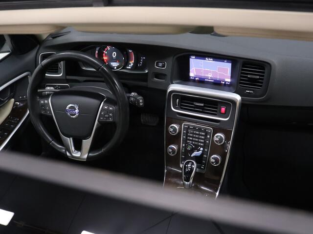 Volvo V60 2.0 T4 Polar+ [SCHUIFKANTELDAK, TREKHAAK, CRUISE CONTROL, BLUETOOTH TELEFOON, HARMAN/KARDON, ACHTERUITRIJCAMERA, PDC V+A, STUURVERWARMING, NIEUWSTAAT]