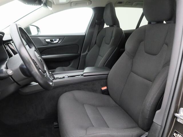 Volvo V60 2.0 B3 Momentum | PANO | CAMERA | ADAPTIVE | STOEL- EN STUURVERW.