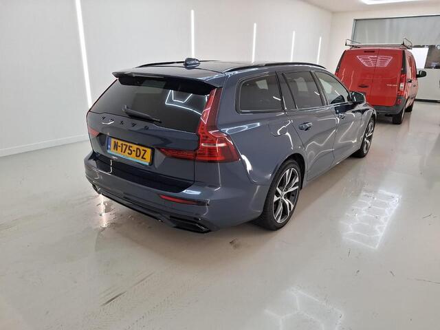 Volvo V60 T6 Recharge AWD R-Design | Navigatie | Adaptieve Cruise Control | Schuif-/Kanteldak | Keyless | Trekhaak | Memory | Stoel-/Stuurverwarming | Parkeercamera | LED Koplampen | Apple CarPlay & Android Auto | Park Assist | Zitverlenging | Elek. Stoelen | Getin