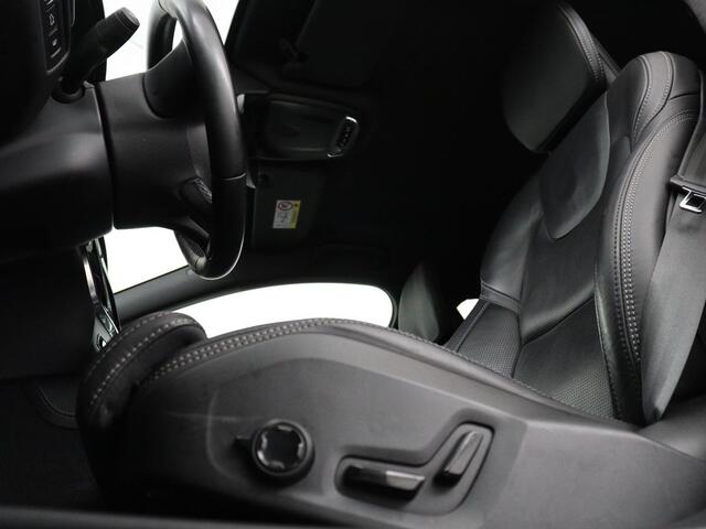 Volvo V60 2.0 T6 Recharge AWD R-Design | Trekhaak | Stoelventilatie | Massage | Memory | Adaptive cruise | Carplay | Camera | Keyless | Navigatie | Full LED | PHEV | Plug In