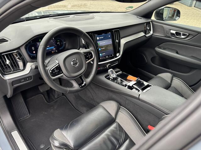 Volvo V60 2.0 T6 Plug-in hybrid AWD Ultimate Bright / Trekhaak Elektrisch Wegklapbaar / Stoel & Stuurverwarming / Google Maps Navi /