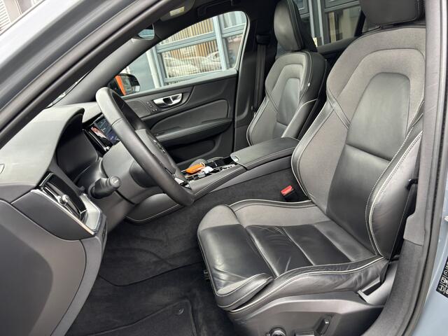 Volvo V60 2.0 T6 Plug-in hybrid AWD Ultimate Bright / Trekhaak Elektrisch Wegklapbaar / Stoel & Stuurverwarming / Google Maps Navi /