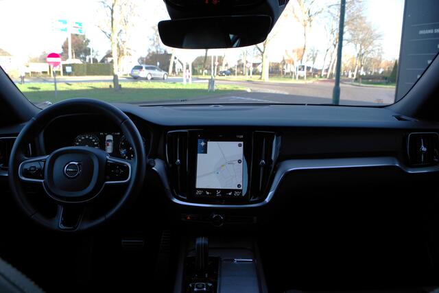 Volvo V60 2.0 B3 163 PK R-Design, Panoramadak, Harman/Kardon, Trekhaak, Leder, Sportstoelen