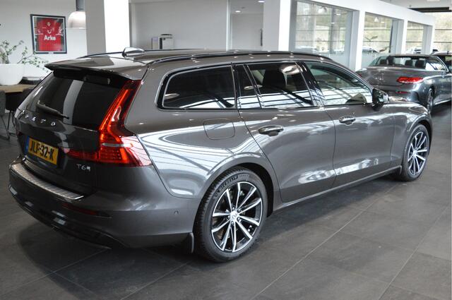 Volvo V60 2.0 T6 Plug-in hybrid AWD Plus Dark leer trekhaak !!